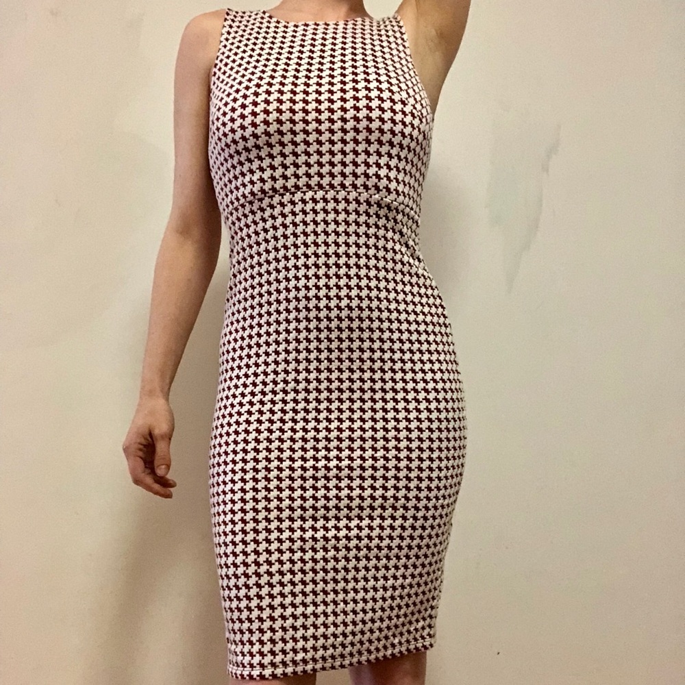 Fitted stretchy (NWT) printed dress